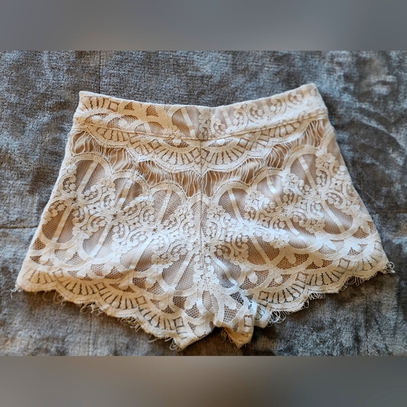 Shorts - Picture 2 of 3